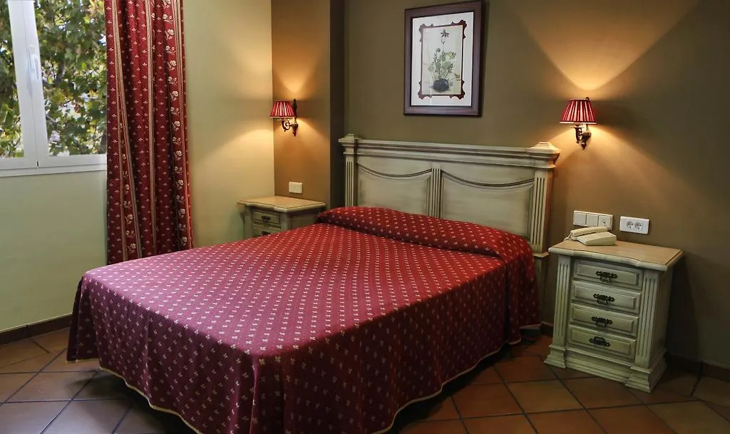 Los Bronces Lucena Hotel