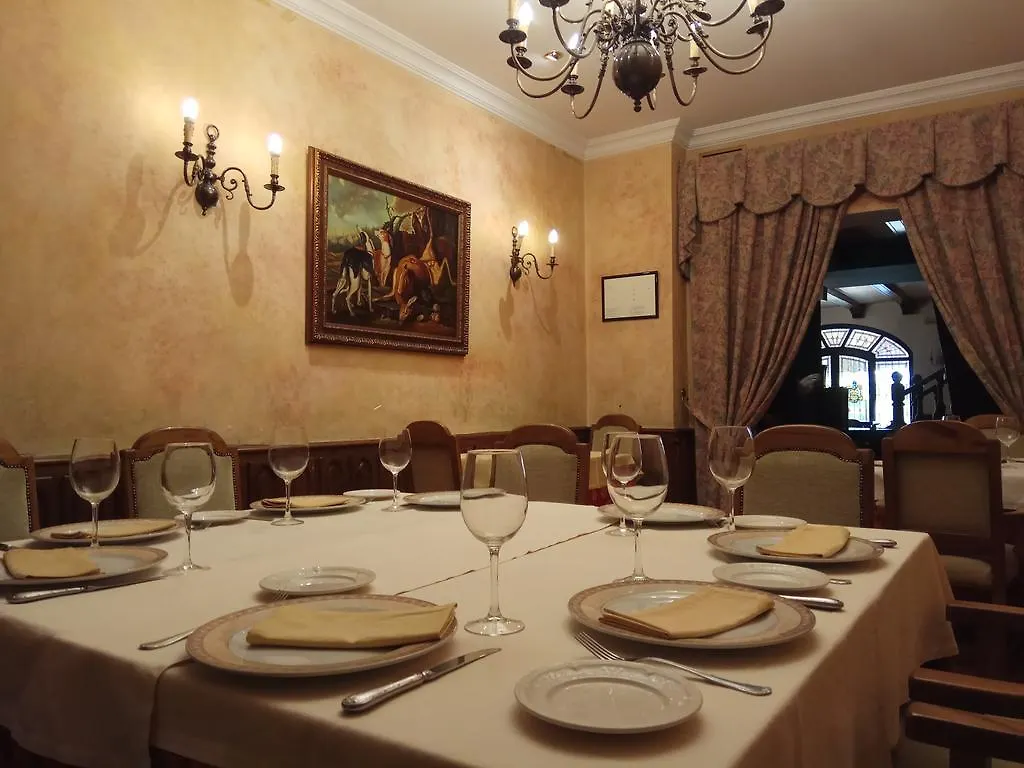Los Bronces Lucena Hotel