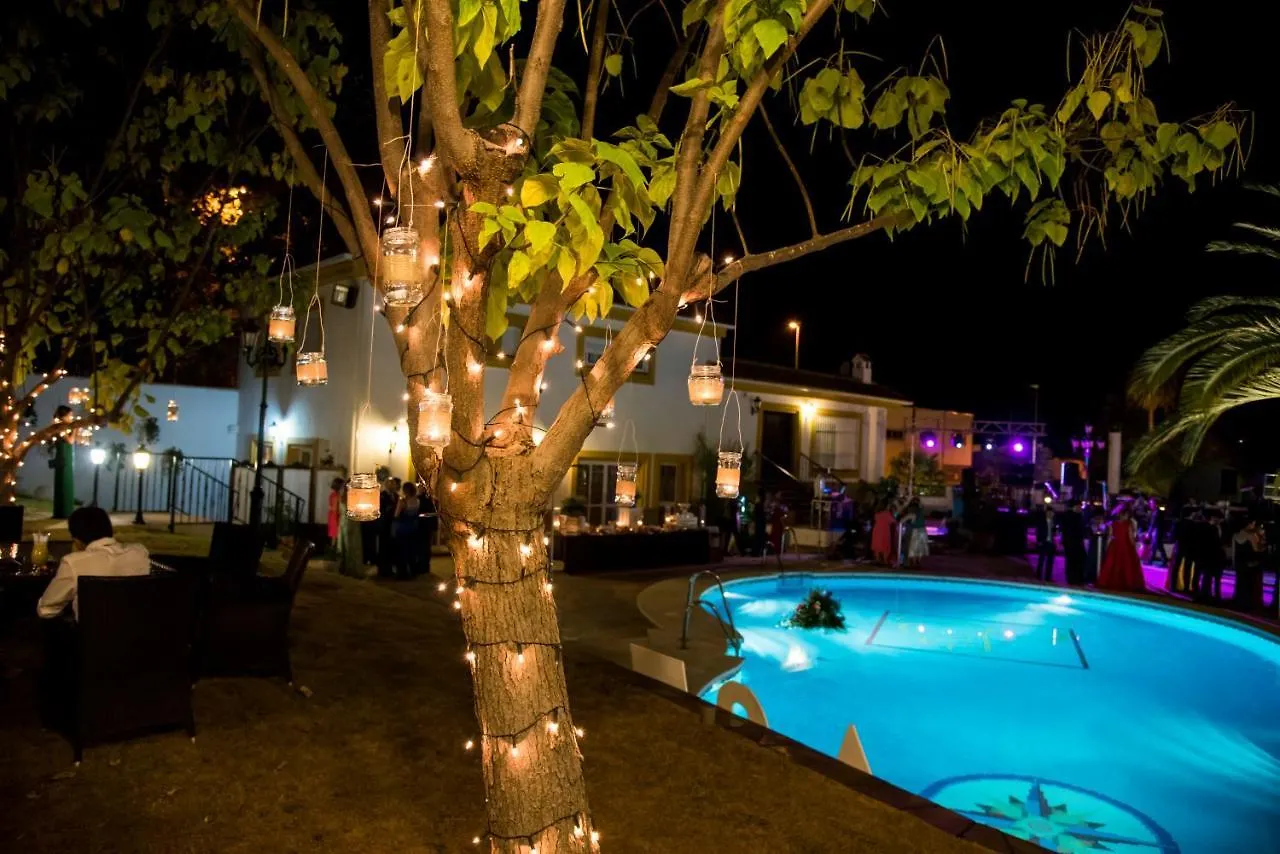 Los Bronces Lucena Hotel