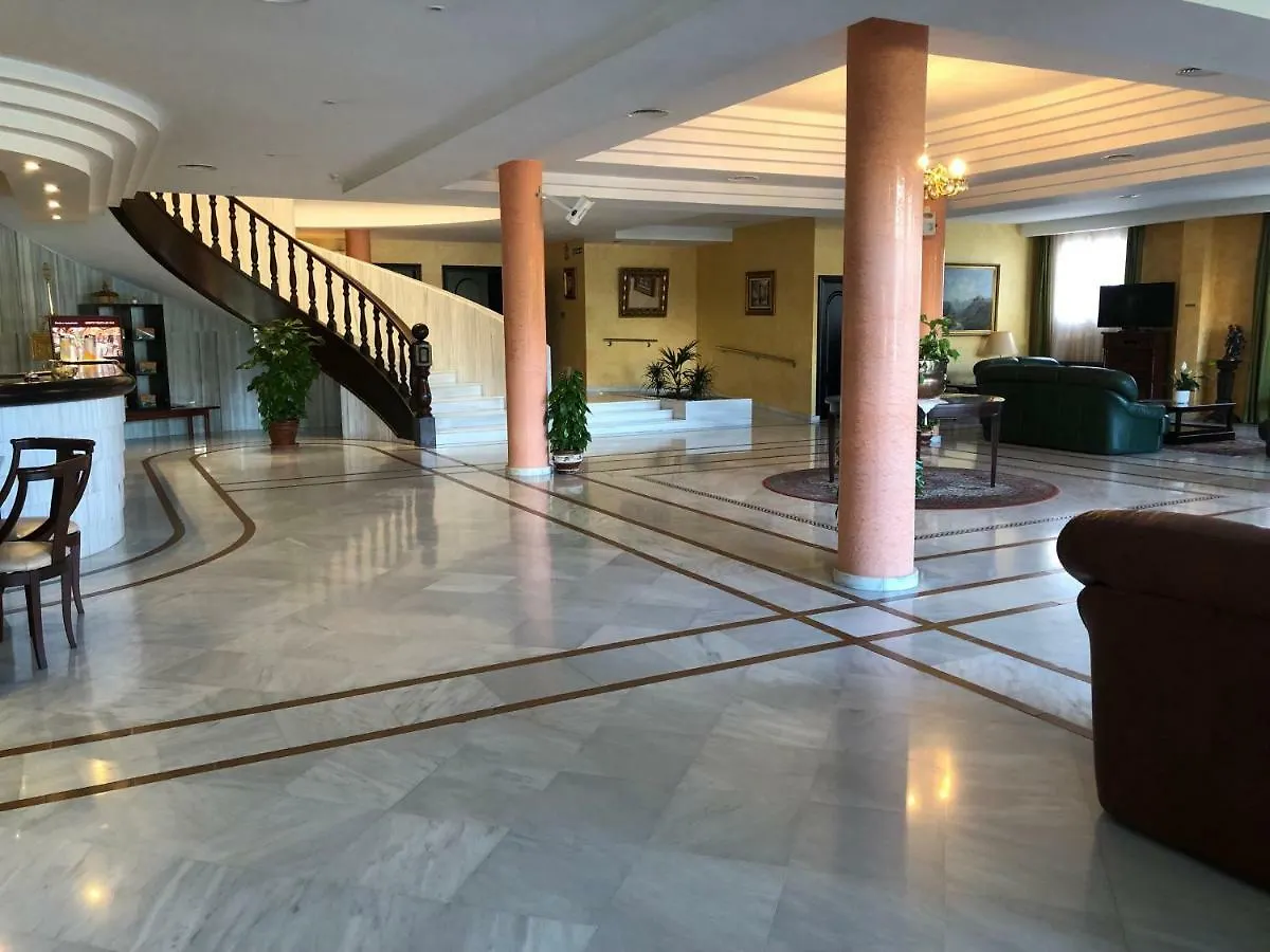 Los Bronces Lucena Hotel