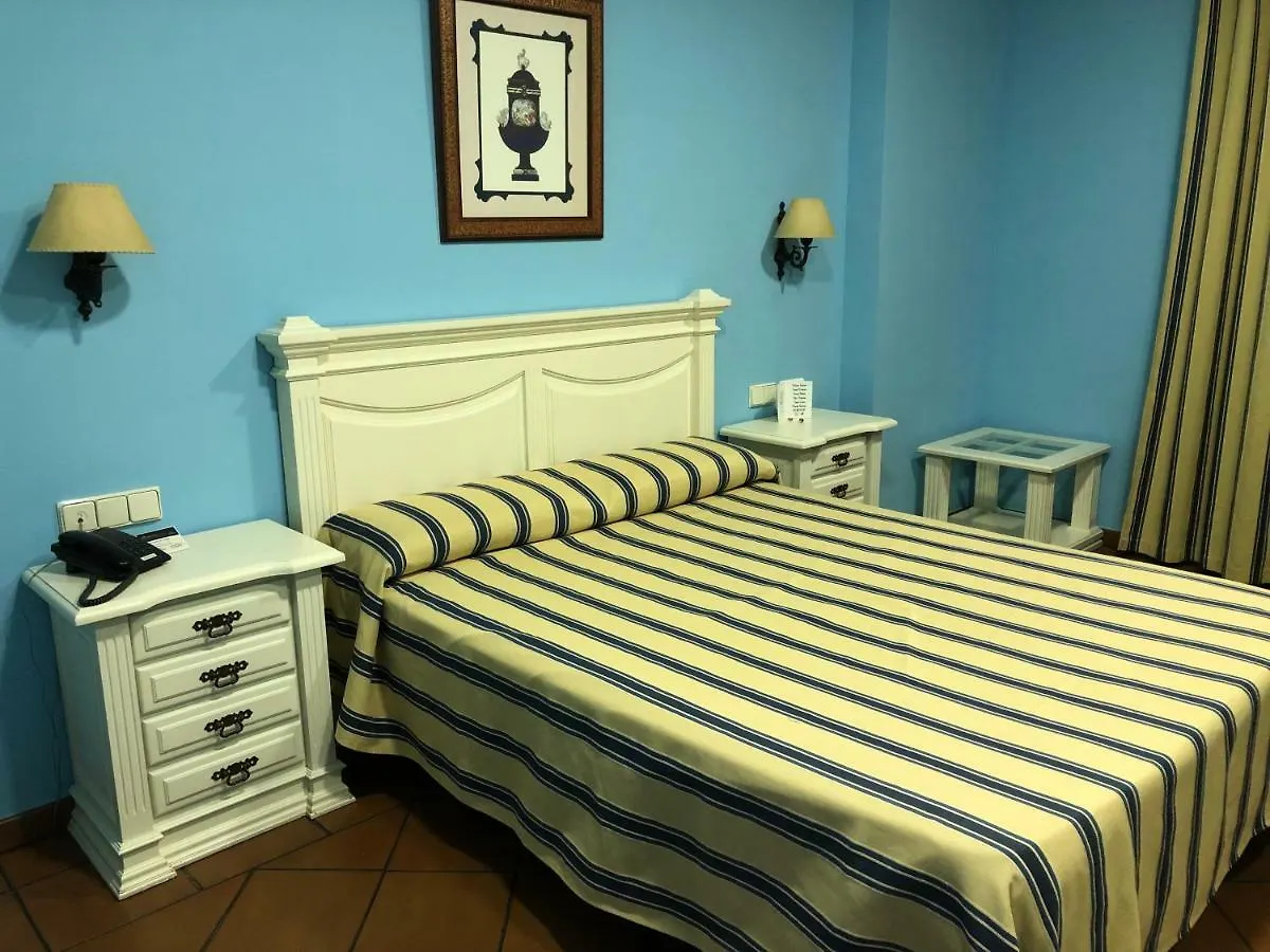 Los Bronces Lucena Hotel