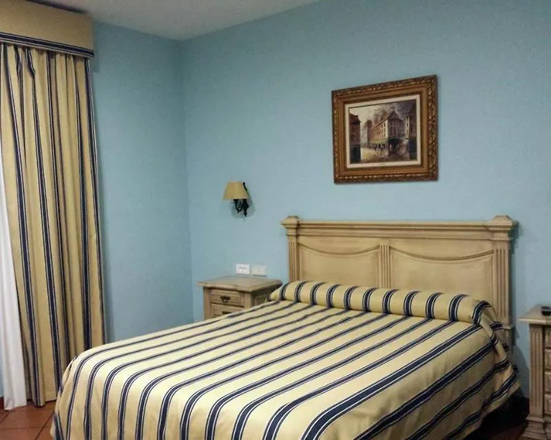 Los Bronces Lucena Hotel